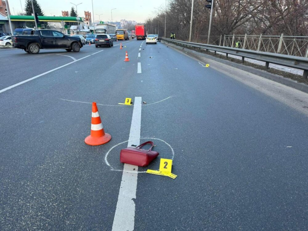 У Тернополі на пішохідному авто збило на смерть жінку