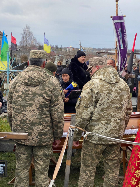 
У Козові попрощались з 36-річним захисником, який загинув на Курщині (фото)