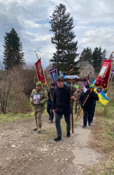 
У Козові попрощались з 36-річним захисником, який загинув на Курщині (фото)