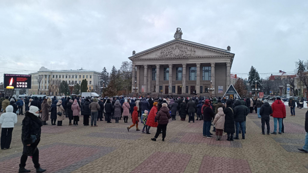 Жертв голодоморів вшанували хвилиною мовчання і молитвою