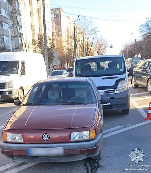 
У Тернополі "Нісан" врізався у "Фольцваген" (фото)