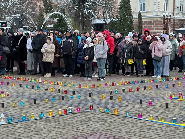 
У Тернополі запалили свічки в пам'ять про жертв Голодоморів (фото)