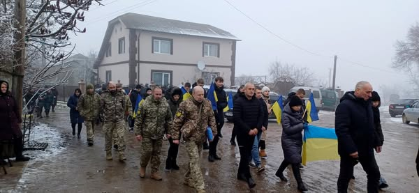 
До війни працював вчителем, планував одружитися: у домовині привезли 30-річного захисника у рідне село на Чортківщину (фото)