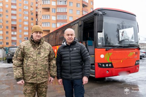 
Тернопіль для ЗСУ: спецтранспорт VOLVO для гвардійців