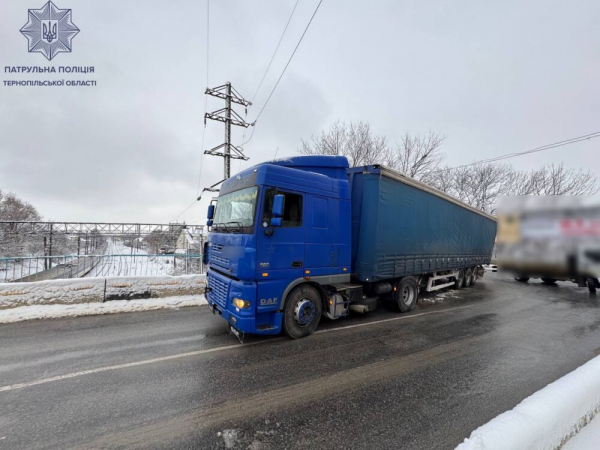 На Горбатому мосту сталась ДТП за участю вантажівки