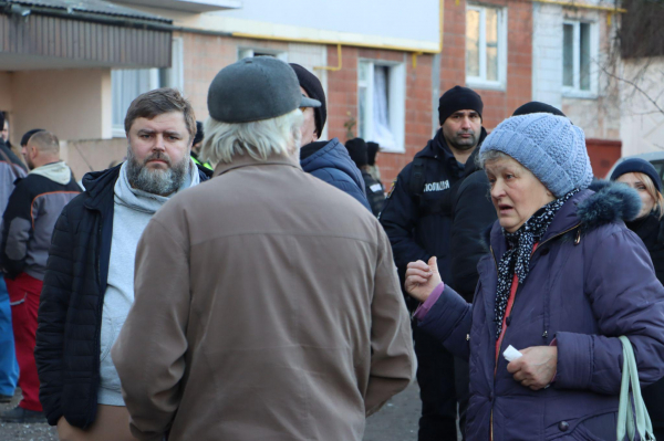 Вибігали в чому було. Тернополяни намагаються забрати із квартир вцілілі речі (РЕПОРТАЖ)