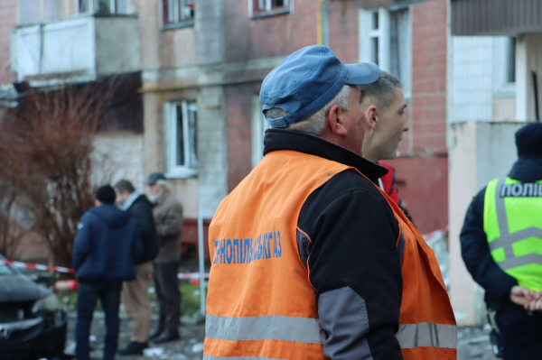 Вибігали в чому було. Тернополяни намагаються забрати із квартир вцілілі речі (РЕПОРТАЖ)