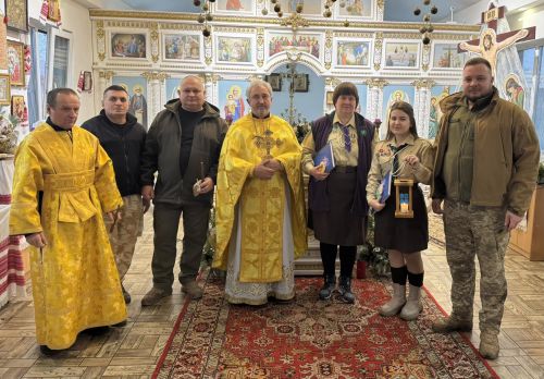 
Пластуни передали Вифлеємський вогонь миру тернопільським військовим на передовій (фото)