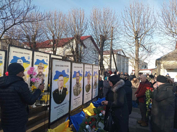 
Памʼятні знаки загиблим воїнам встановили у Вишнівці (ФОТО)