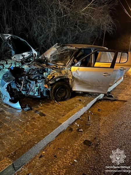 
Рух перекрили в обидві смуги: у Кам'янках сталася жахлива аварія (фото)