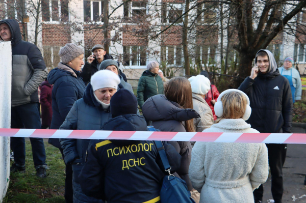 Вибігали в чому було. Тернополяни намагаються забрати із квартир вцілілі речі (РЕПОРТАЖ)