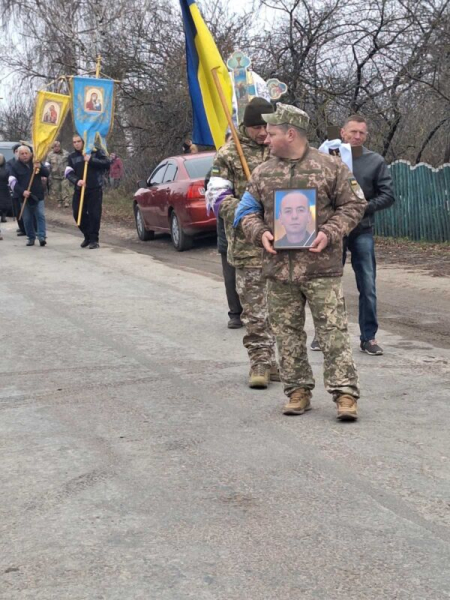 У Борсуківській громаді попрощалися з Героєм, що помер під час лікування