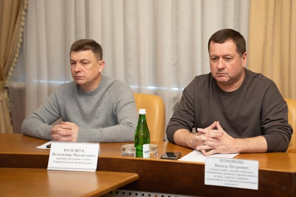 
В'ячеслав Негода обговорив із представниками територіальних громад Тернопільщини проблему довгобудів