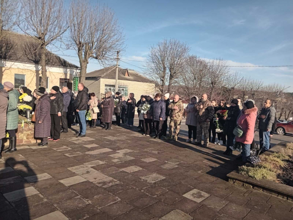 
Памʼятні знаки загиблим воїнам встановили у Вишнівці (ФОТО)