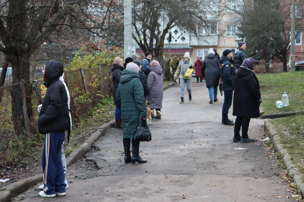 Вибігали в чому було. Тернополяни намагаються забрати із квартир вцілілі речі (РЕПОРТАЖ)