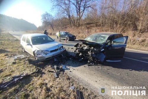 
На Монастирищині зіткнулися одразу три авто