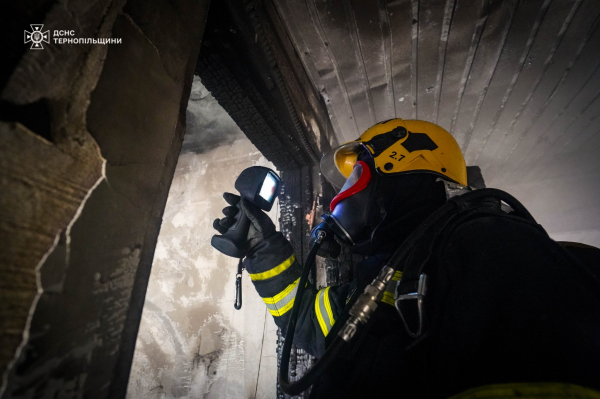 На Об'їзній загорівся гараж, вогонь перекинувся на будівлю