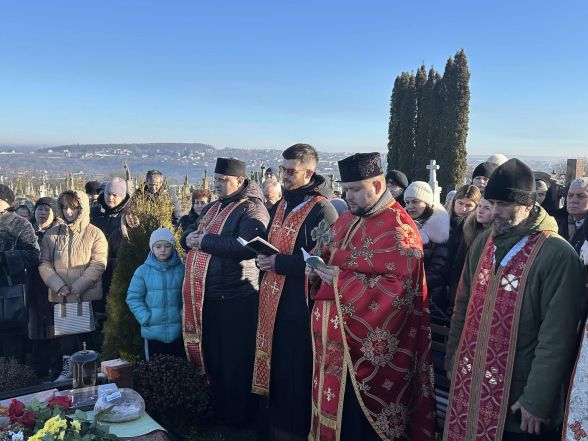 Вшанували пам’ять Героя-кіборга з Тернопільщини Івана Вітишина