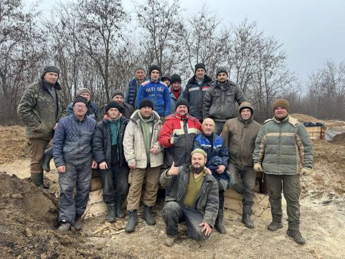 
Чиновники з Тернопільщини три тижні будували фортифікаційні споруди на Сході (фото, відео)