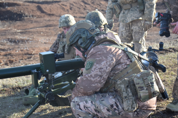 
Бійці тернопільської бригади удосконалюють навички стрільби з протитанкових гранатометів (фото)