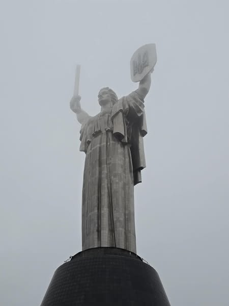 
Презентували марку «Український народний одяг. Курщина. Білгородщина. Кубань» (фото)