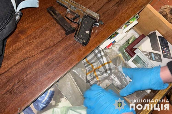 Наркобізнес з прибутками в 400 тисяч на місяць організував житель Микулинців. У справі — п'ять підозр