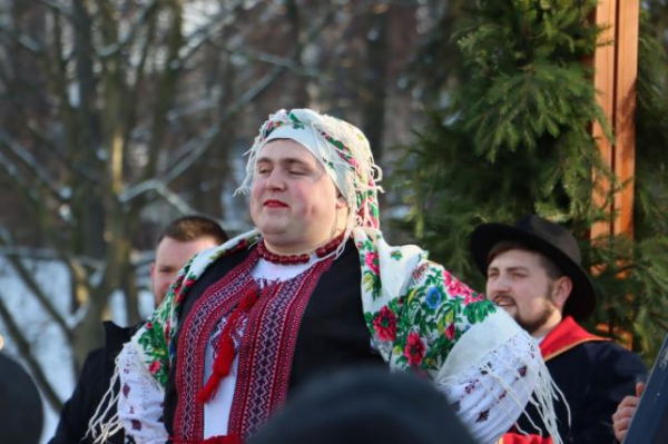 Освячували воду та водили Маланку: у парку Шевченка провели молебінь