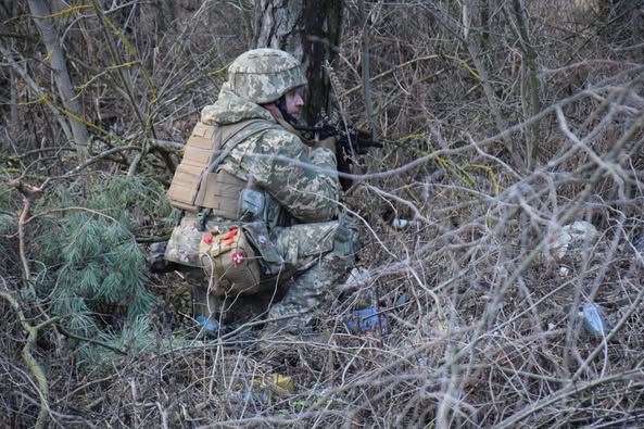 
Показали бойові тренування військовослужбовців 105 окремої бригади територіальної оборони (фото)