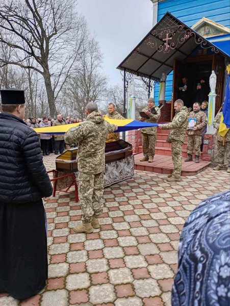 
У Борсуківській громаді поховали захисника, який помер, перебуваючи на лікуванні