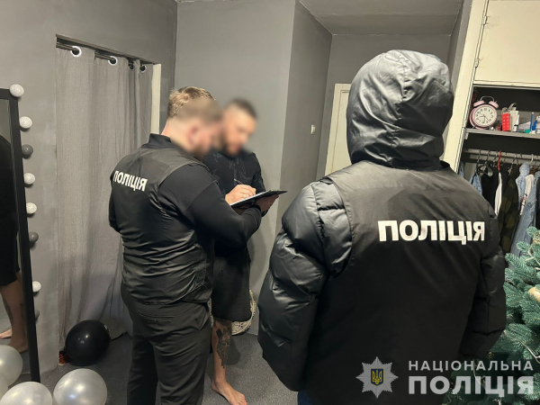 
На Тернопільщині відбуваються обшуки в двох підозрюваних у нелегальному продажі зброї (ФОТО)