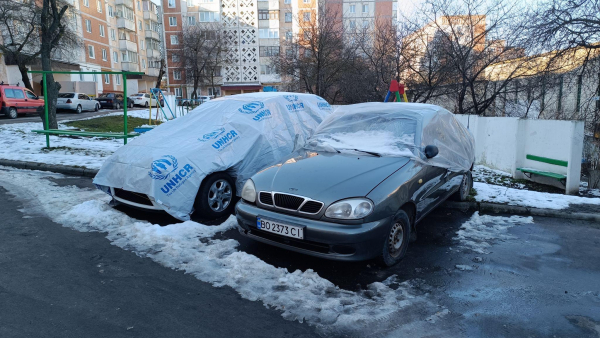 Відновлюють балкони, роблять ремонти: як виглядає будинок, у який влучив ворожий дрон