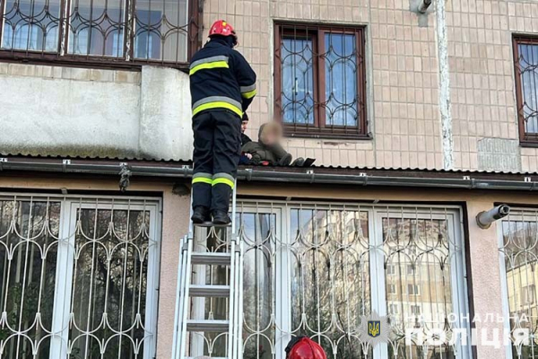 На 15 Квітня з вікна третього поверху випав хлопчик