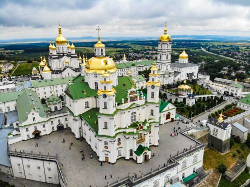 
Прикриваються мощами і називають комуністами: попи УПЦ МП проти інвентаризації у Почаївській лаврі