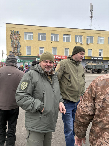 Розколяда, ярмарка та польова кухня: у Збаражі збирають гроші на карету швидкої для захисників