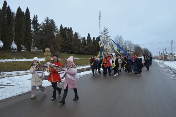 
Ходили з вертепом та зібрали 140 тис грн для ЗСУ дві громади Тернопільщини (фото)