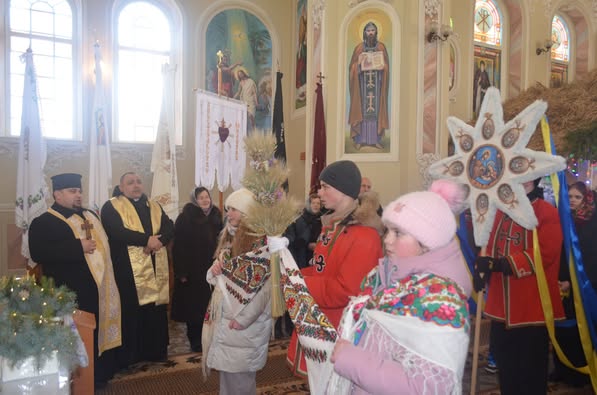 
Ходили з вертепом та зібрали 140 тис грн для ЗСУ дві громади Тернопільщини (фото)