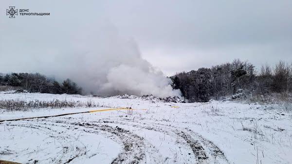 
Рятувальники Тернопільщини ліквідували наслідки пожежі та нічне ДТП в Кременці