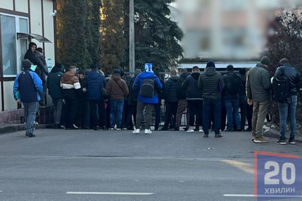 Пройти ВЛК до 4 лютого – місія нездійсненна? Тернополяни скаржаться на паперові списки та черги в ТЦК