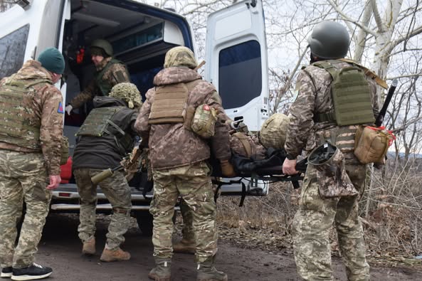 
Евакуація поранених: тернопільські військові на передовій проводять тактичні тренування (фото)