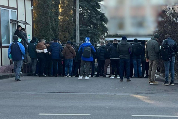 Репортаж із середини ТЦК: чорний ротвейлер, огляд при всіх та вихід – лише з дозволу