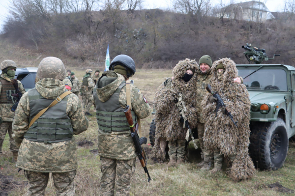 Як робот-пес і курсанти військового коледжу відтворили сучасний бій