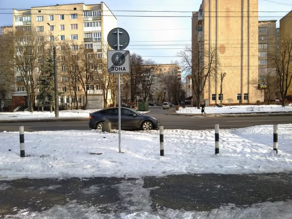 
Вперше у Тернополі в парку Нацвідродження з’явилася зона для пішоходів і велосипедистів (фото)