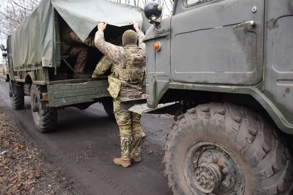 
Показали бойові тренування військовослужбовців 105 окремої бригади територіальної оборони (фото)