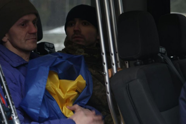 Наші вдома: Україна повернула 25 важкопоранених полонених