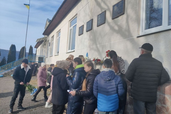 На Чортківщині  відкрили меморіальну дошку Захиснику Олександру Профатилу