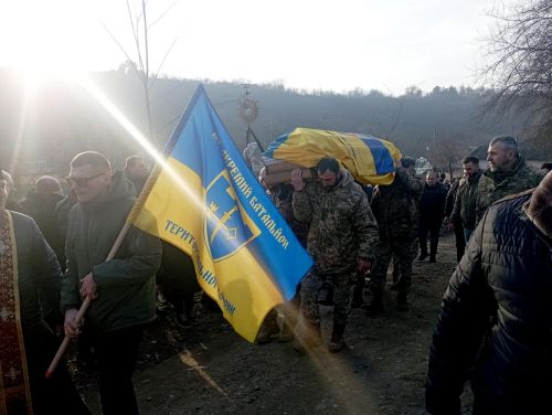 
З військовими почестями на Тернопільщині поховали двох захисників з однієї бригади (фото)