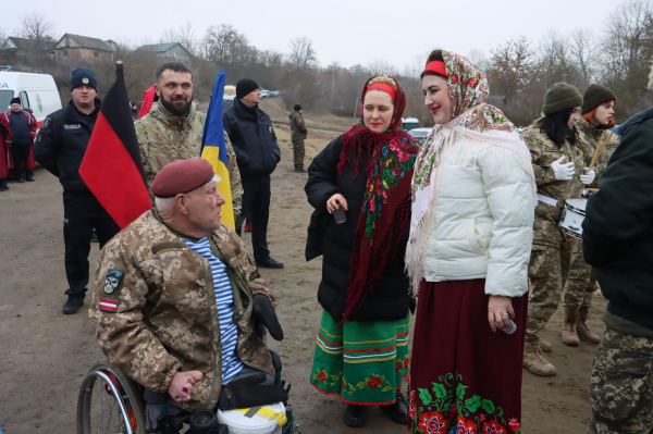 77-річний волонтер з Херсона Дядя Гриша відвідав Тернопільщину