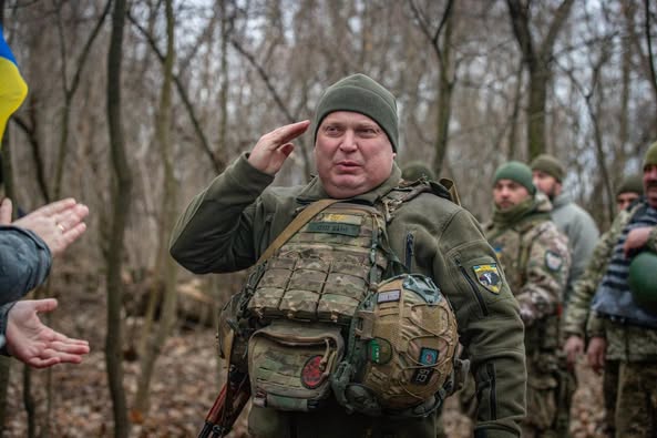 
Почесний нагрудний знак “Золотий хрест” отримав військовий “Єгер” – мисливець за “Ланцетами” (фото)