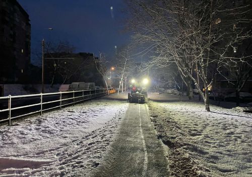 
Снігопад у Тернополі: на вулицях міста з ночі працює спецтехніка (фото)