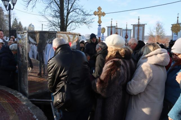 Освячували воду та водили Маланку: у парку Шевченка провели молебінь